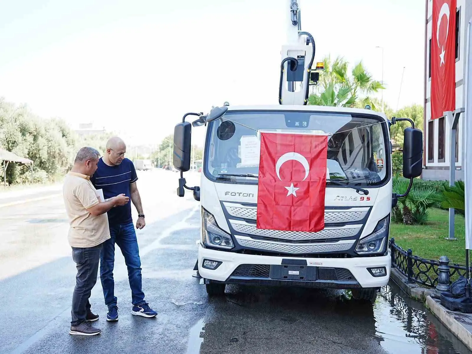 Germencik’te belediye hizmetlerinde vites yükseldi: Filoya yeni destek