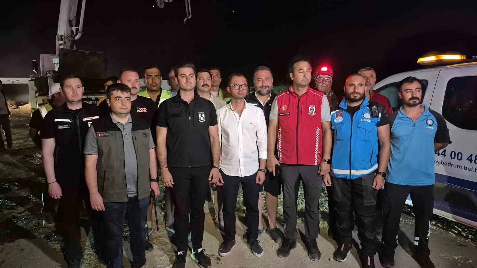 Bodrum'da geceyi aydınlatan korku dolu anlar: Alevler yerleşim yerlerinin kapısına dayandı