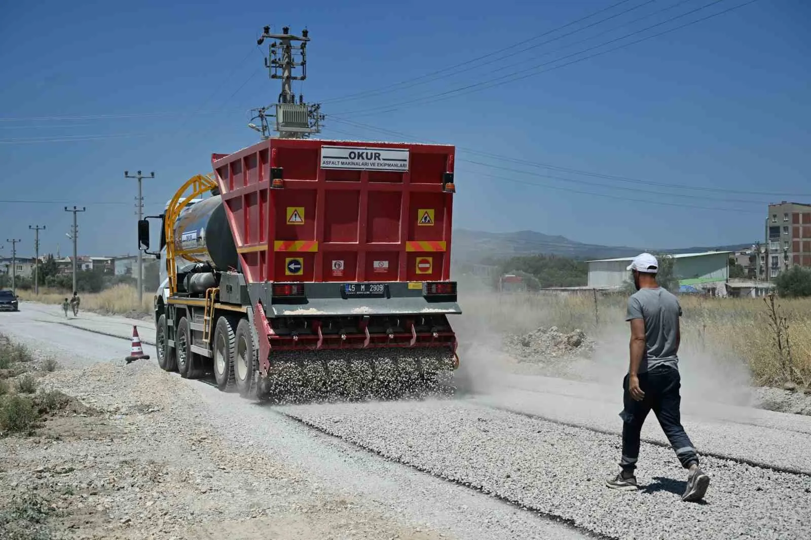 Manisa’da asfalt mesaisi: İki mahallenin ulaşım sorunu tarihe karıştı