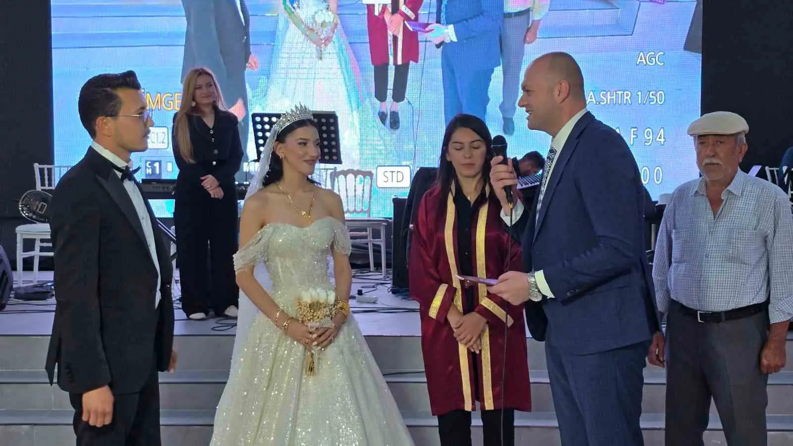 Şehit emaneti Ayşegül dünya evine girdi: Salonda duygu dolu anlar