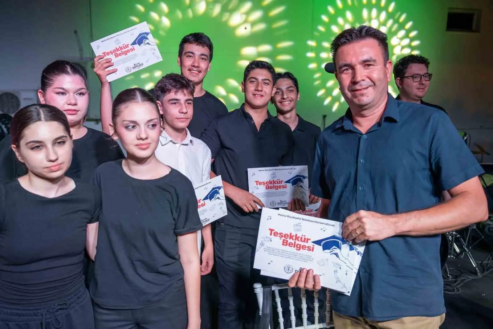Manisa'da sanat rüzgarı: Genç yetenekler hünerlerini sergiledi