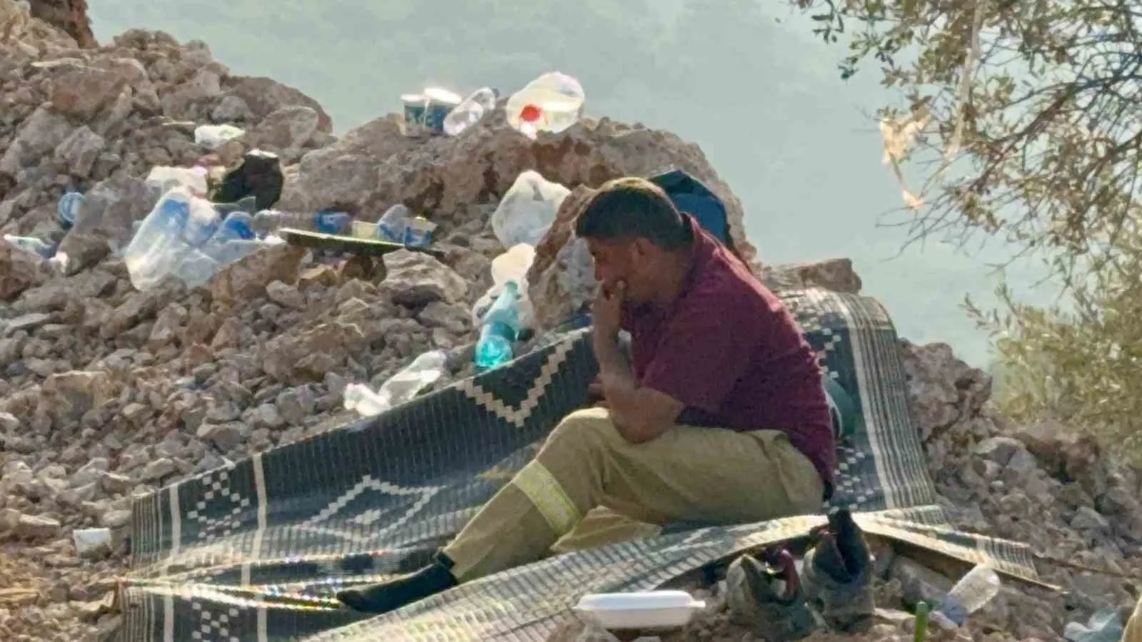 Fethiye'de alevlerin ortasında 20 saatlik destan: Yorgunluktan bitap düştüler ama vazgeçmediler