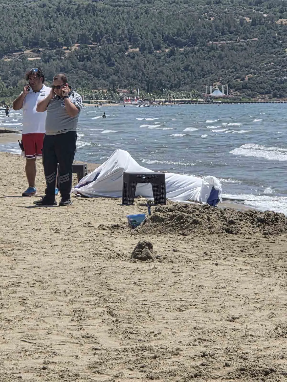 Pamucak Sahili'nde esrarengiz ölüm: Boynundaki tel izi cinayet şüphesini güçlendirdi