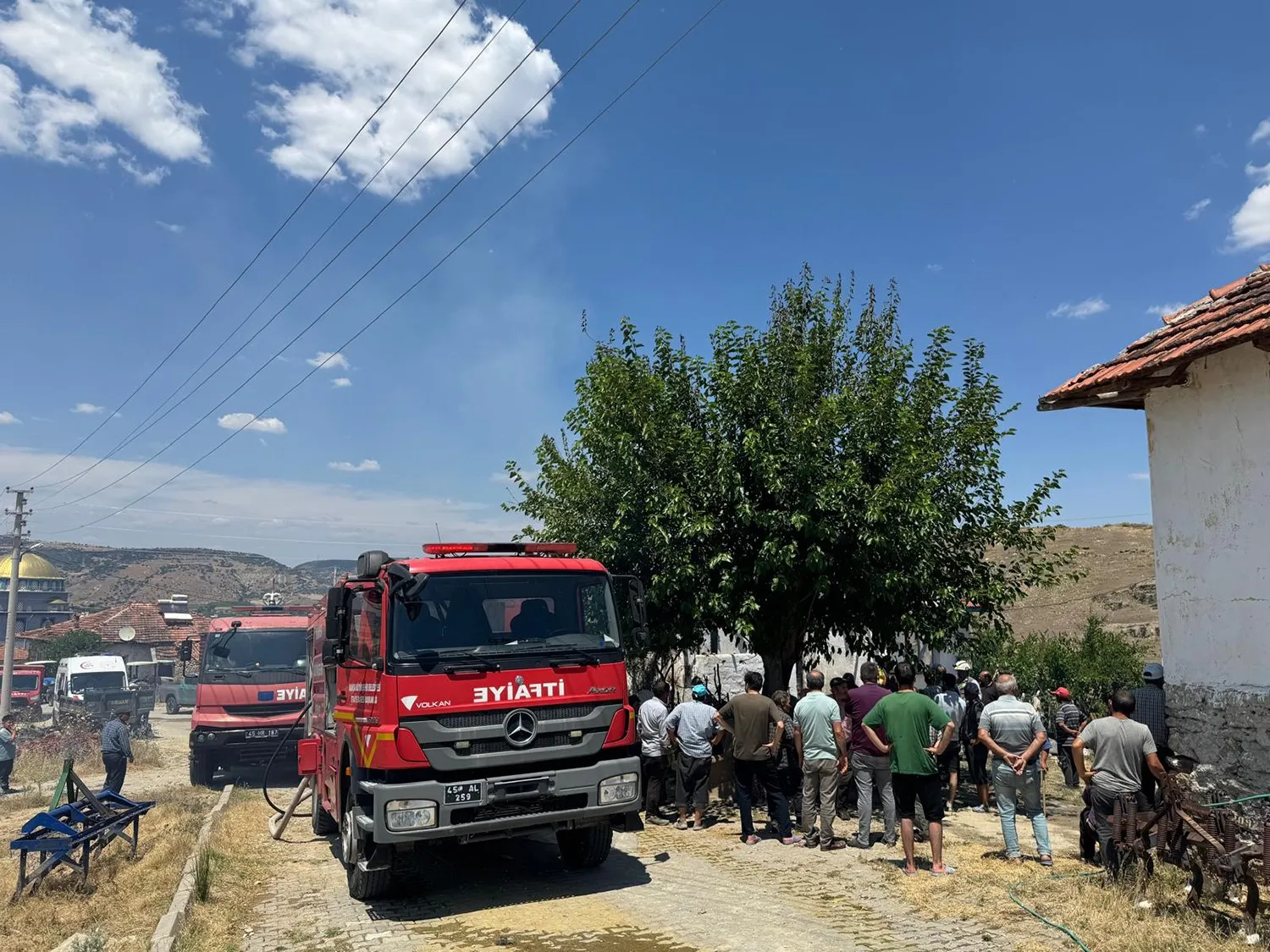 Kula’da korkutan yangın: Müstakil ev küle döndü