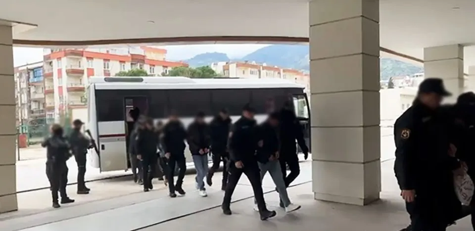 Manisa'da huzur operasyonları: 16 suç şebekesi dağıtıldı, milyonlarca liralık varlığa el konuldu