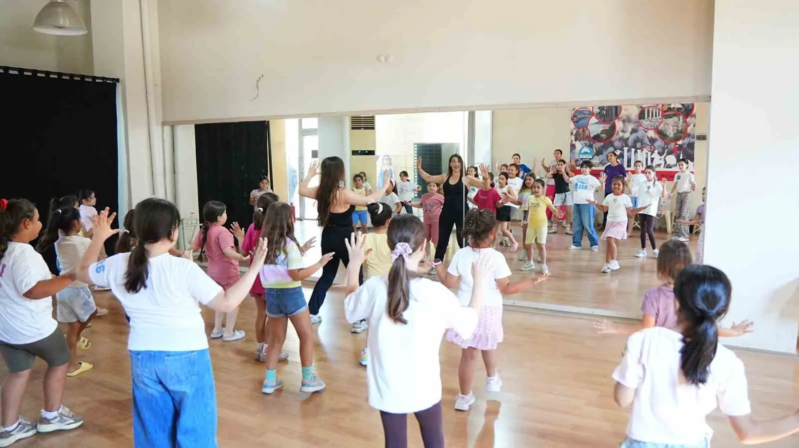 Söke'de yaz tatili şenliğe dönüştü: Binlerce öğrenci kurslarda buluştu