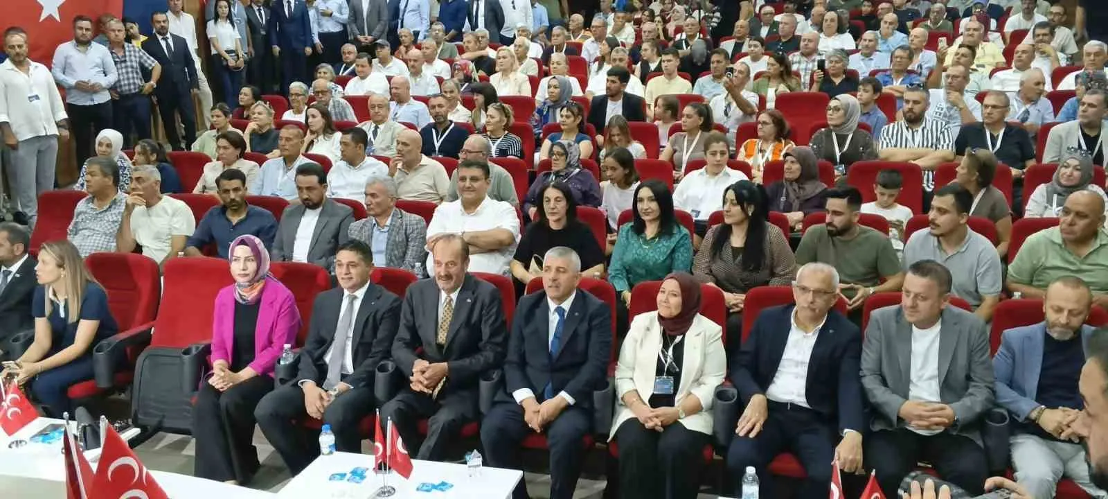 Aliağa’da MHP’nin yeni dönemi: Nuray Aydemir ile güven tazeledi
