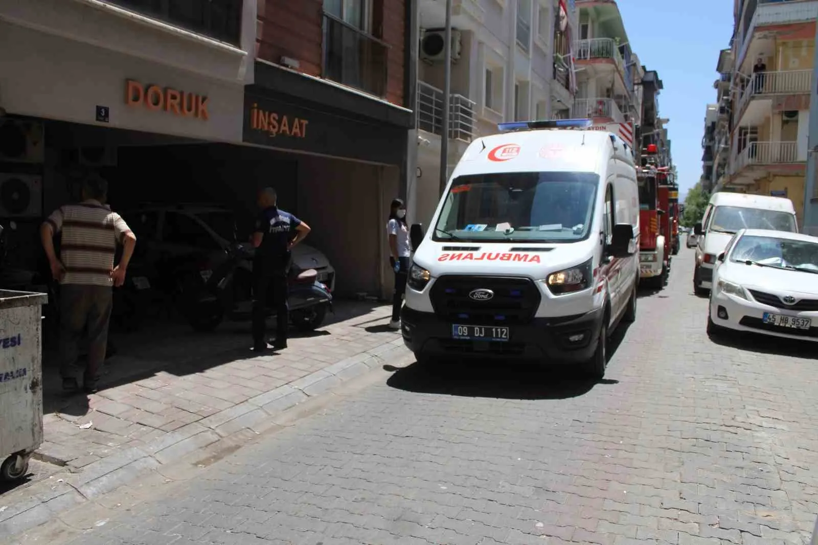 Efeler'de sessiz veda: Komşuların fark ettiği koku acı gerçeği gözler önüne serdi