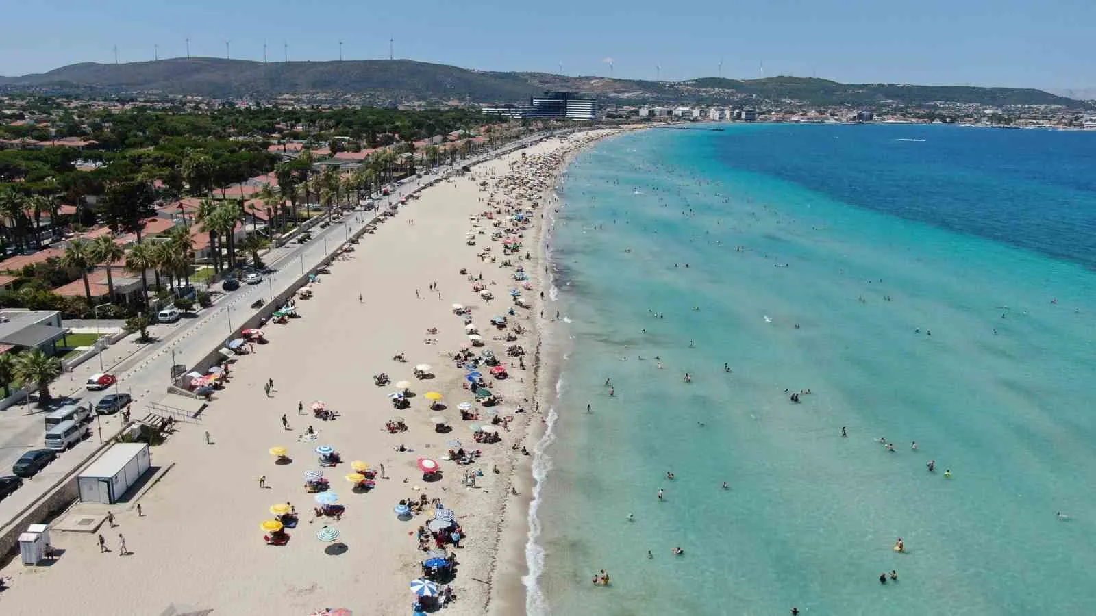 Termometreler yükselince rotalar Çeşme’ye çevrildi: Ilıca’da deniz keyfi zirve yaptı