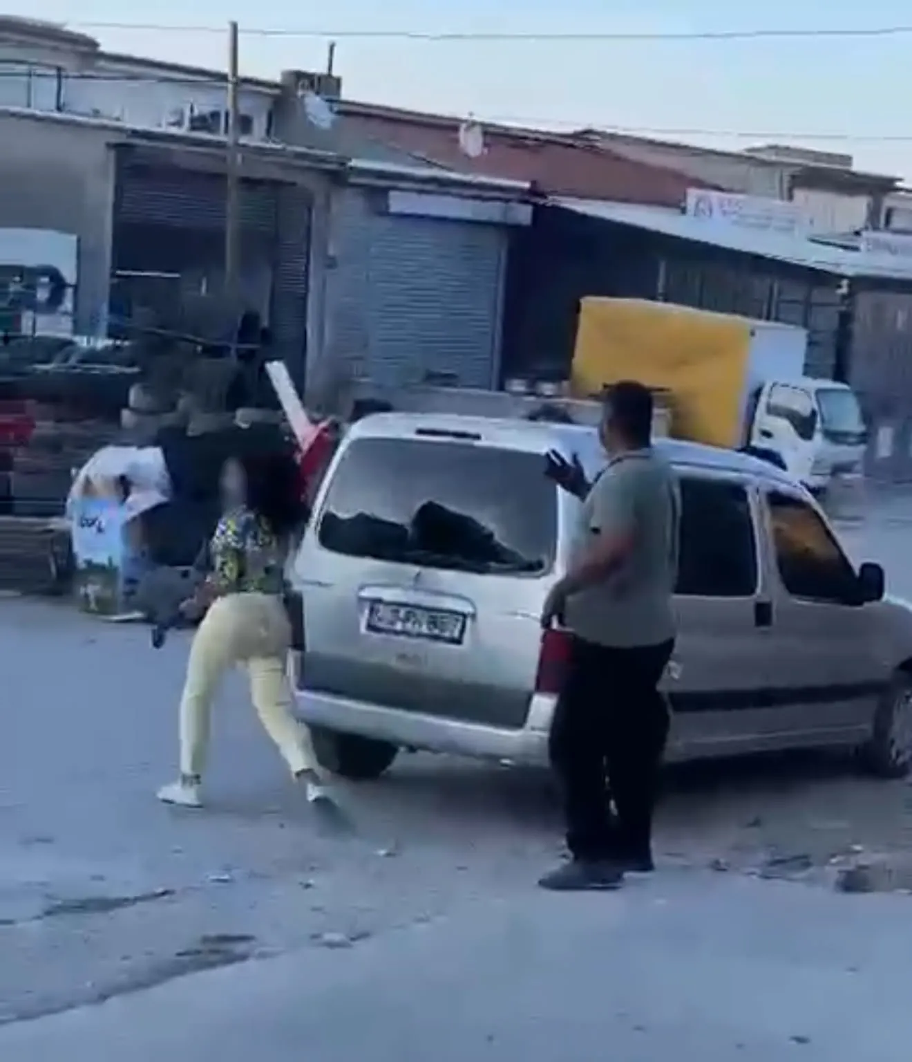 Sanayi sitesinde çekiçli dehşet: Sevgilisinin dükkanını yerle bir etti
