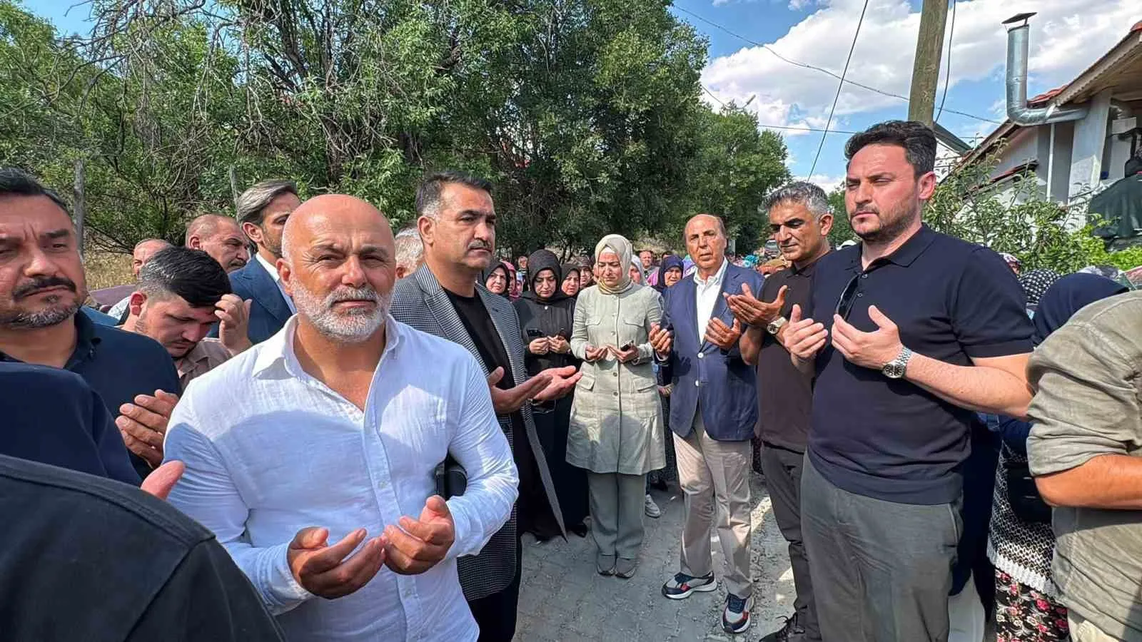 Fatma Betül Sayan Kaya'nın acı günü: Halası Kezban Akyol son yolculuğuna uğurlandı