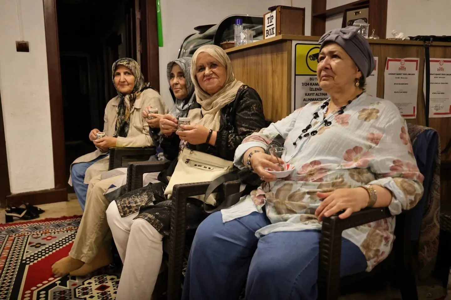 Kütahya’da el emeği göz nuru buluşması: Şalvarlar giyildi, ilmekler kültüre atıldı