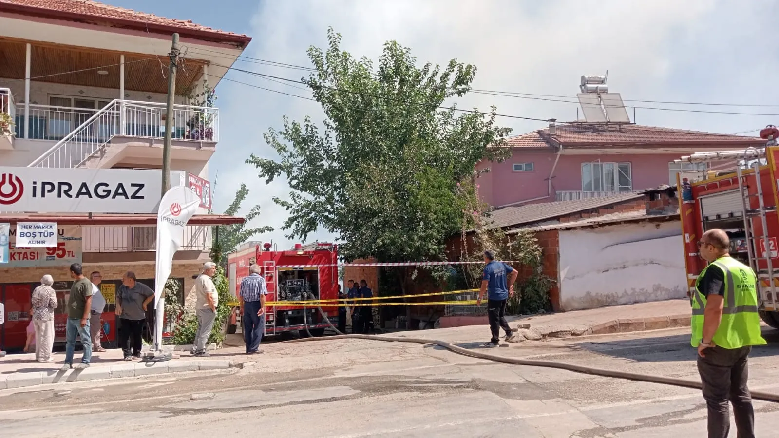 Bahçe temizliği faciası: Kontrolden çıkan ateş mahalleyi savaş alanına çevirdi