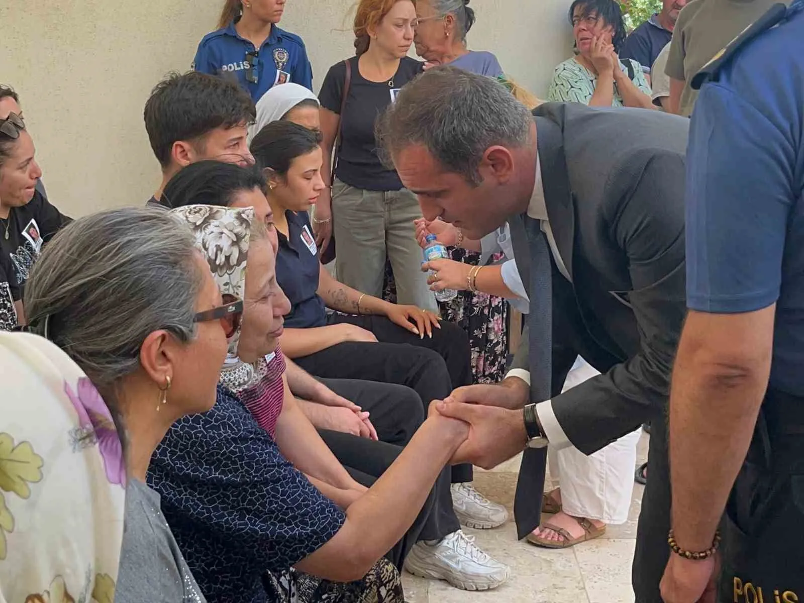 Bayındır’da görev şehidi için hüzünlü tören: Mesai arkadaşları gözyaşlarıyla uğurladı