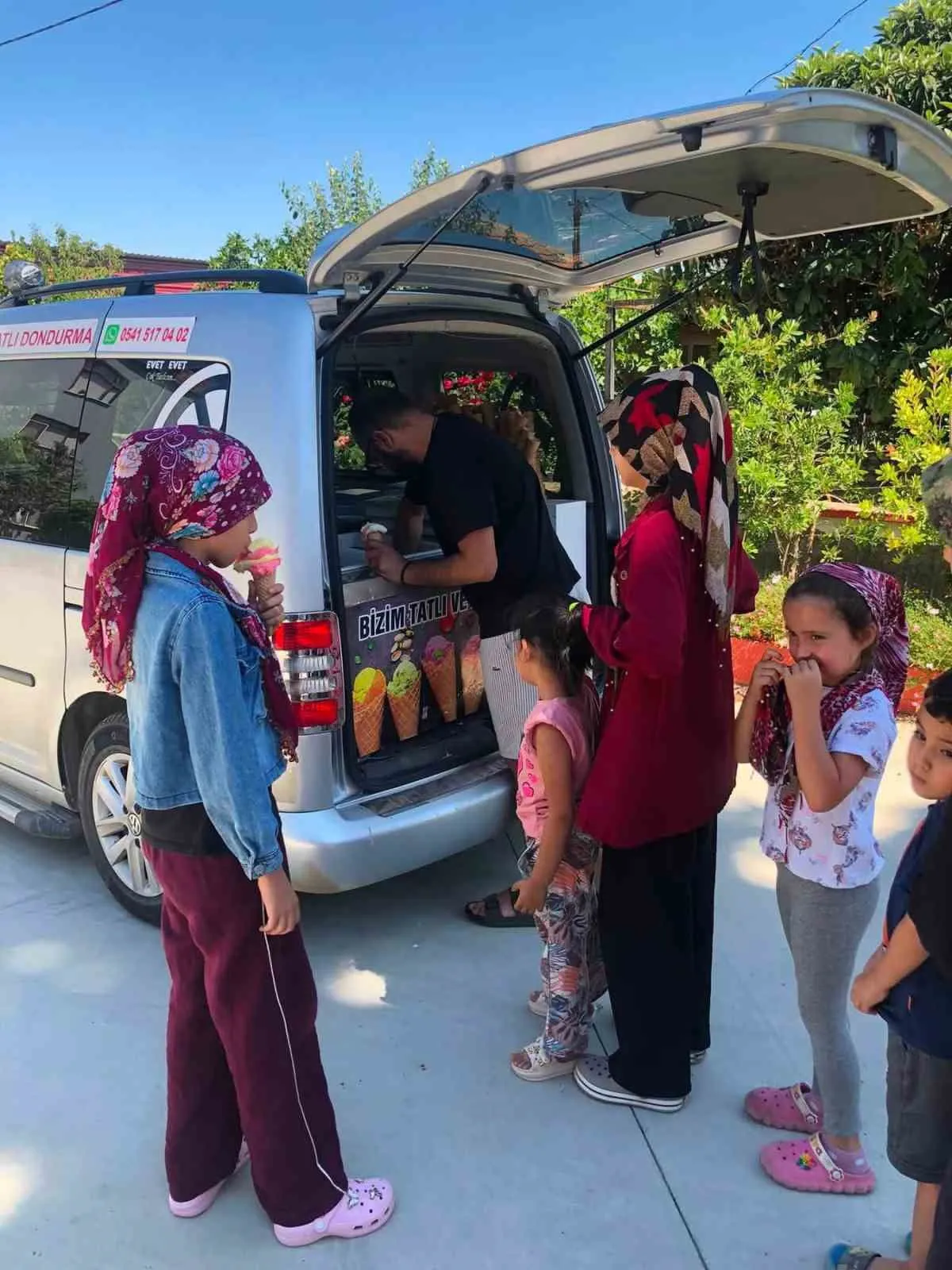 Sıralar değil sofralar birleştiriyor: Sarıgöl'de cami eğitimi şenliğe dönüştü