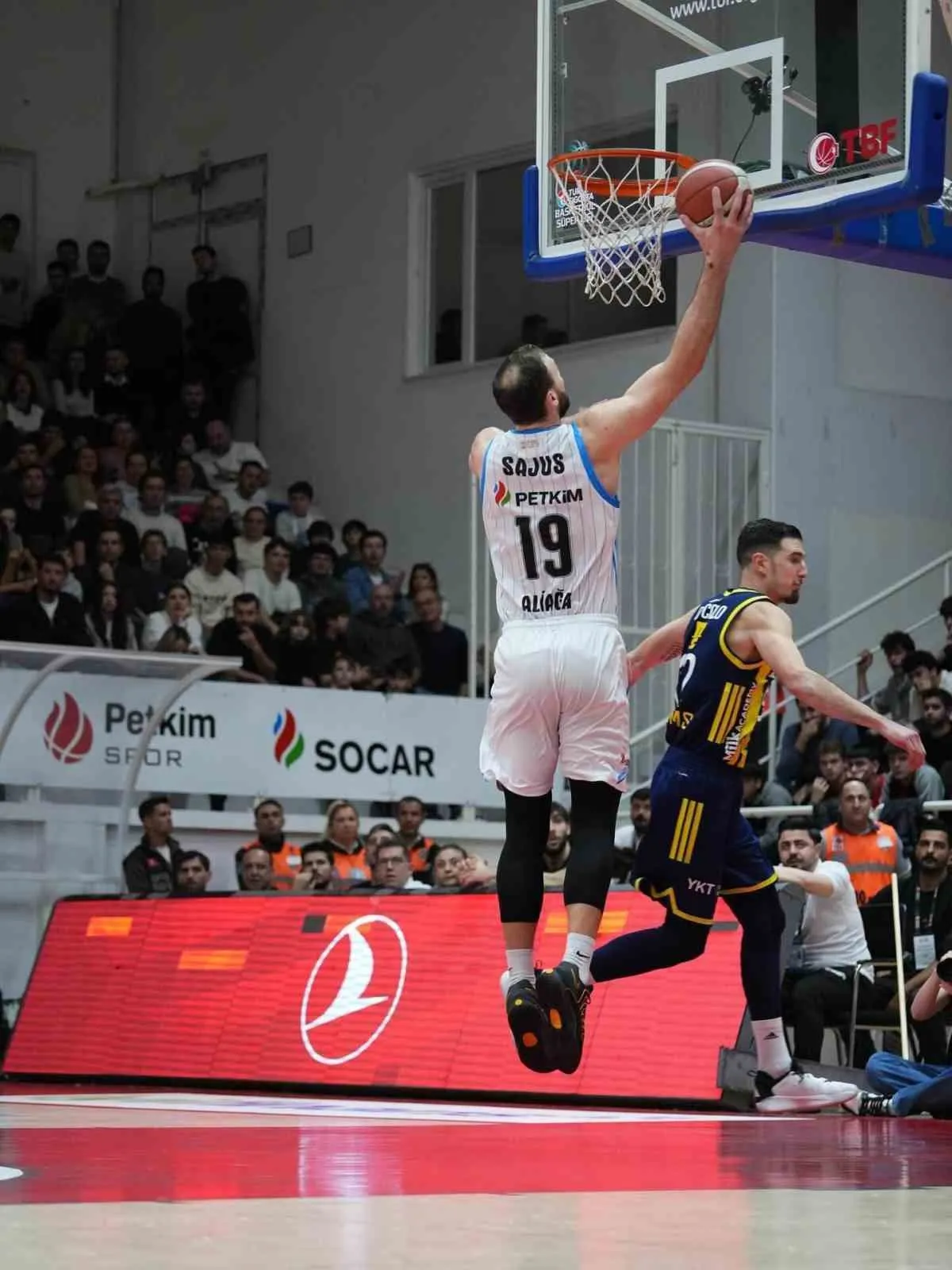 Aliağa Petkimspor’da kadro operasyonu: Litvanyalı isimle bağlar koparıldı