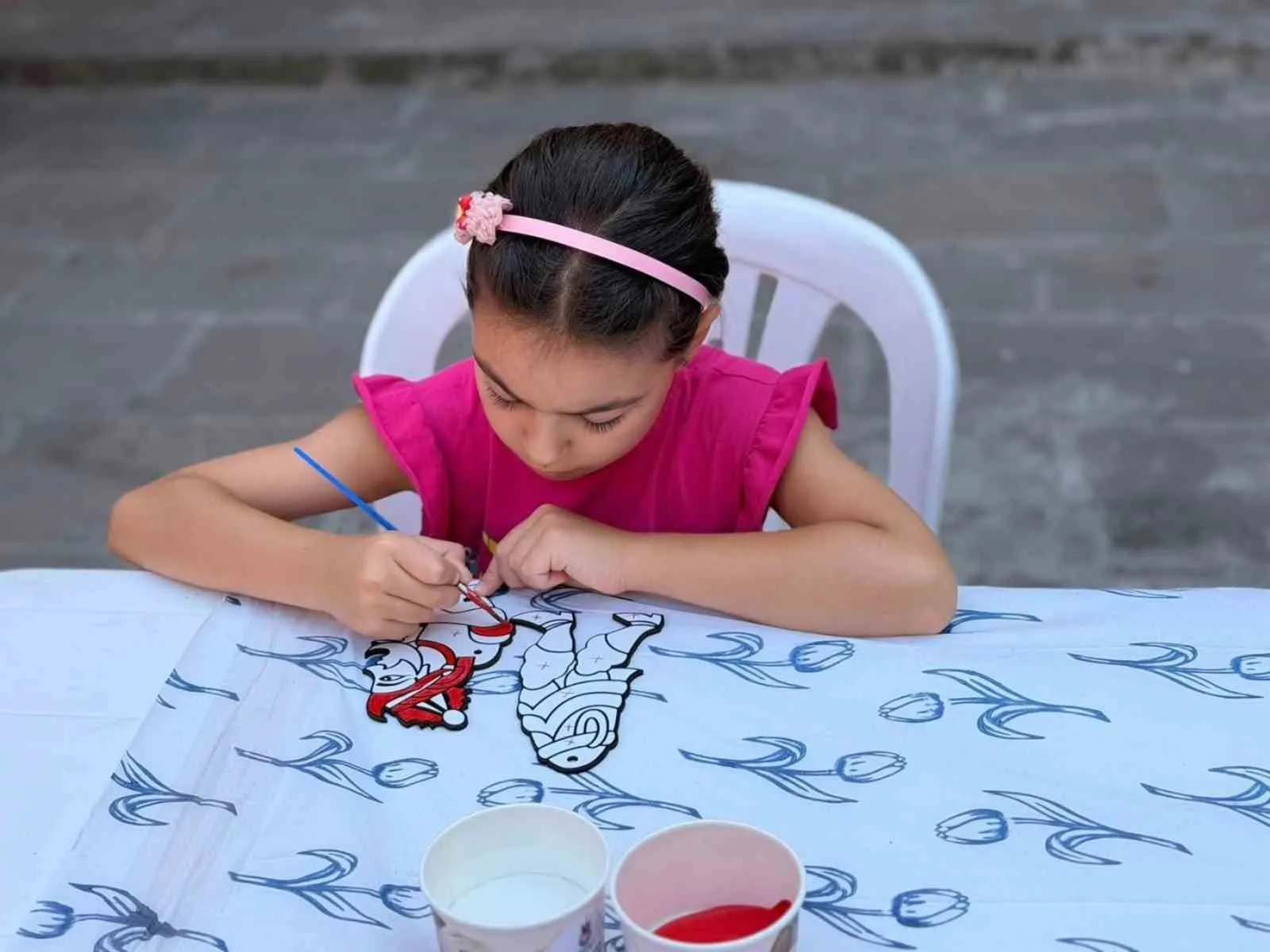 Tarihi handa milli coşku: Çocuklar Hacivat ve Karagöz’ü ay-yıldızla süsledi