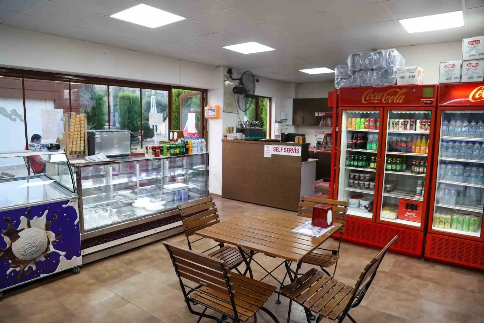 Efeler'de keyifli akşamlar uzadı: Bilim Kafe artık gece geç saatlere kadar açık