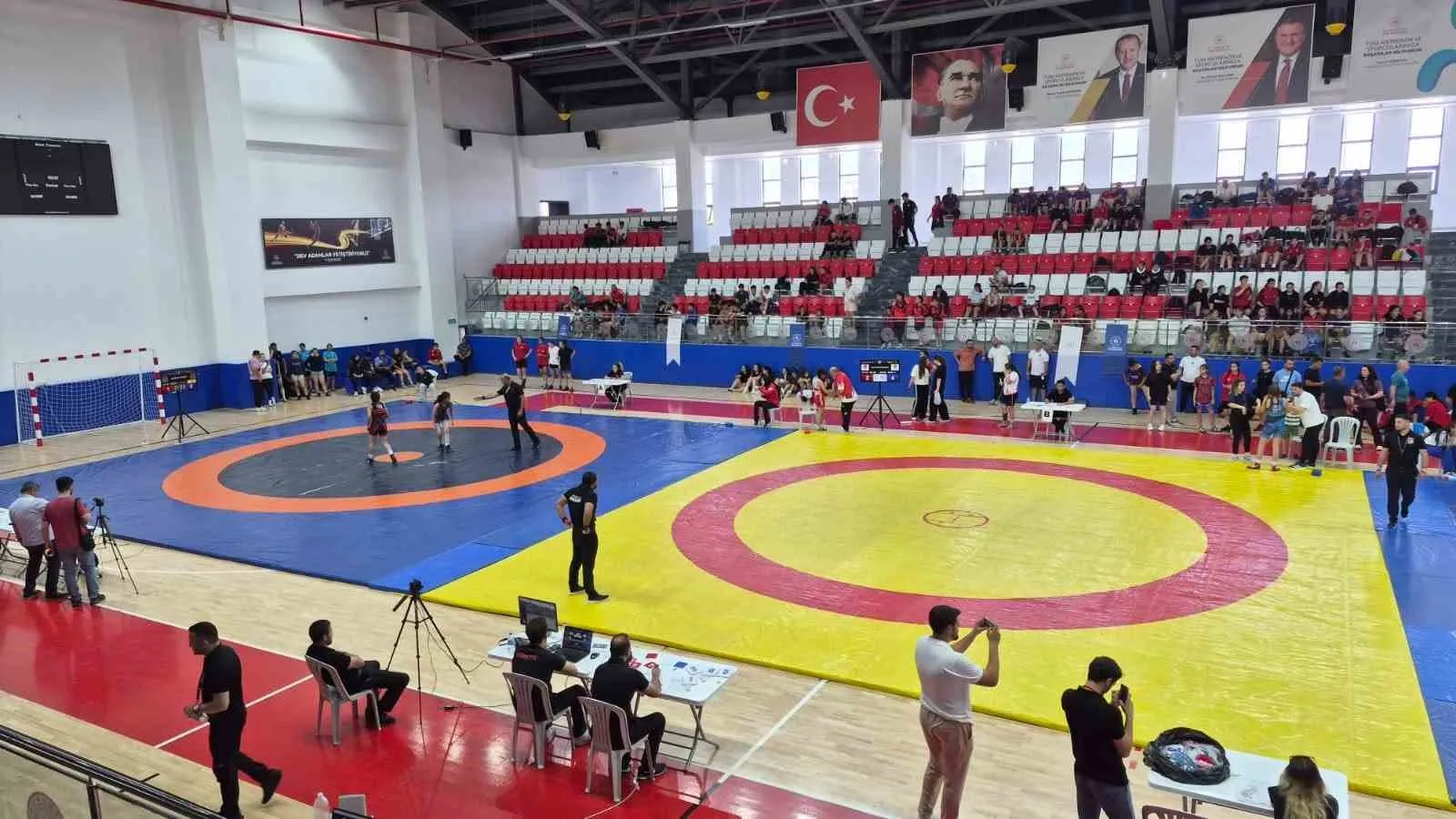 Söke’de şampiyonluk ateşi yandı: 700 genç pehlivan minderde güç gösterisi yapıyor