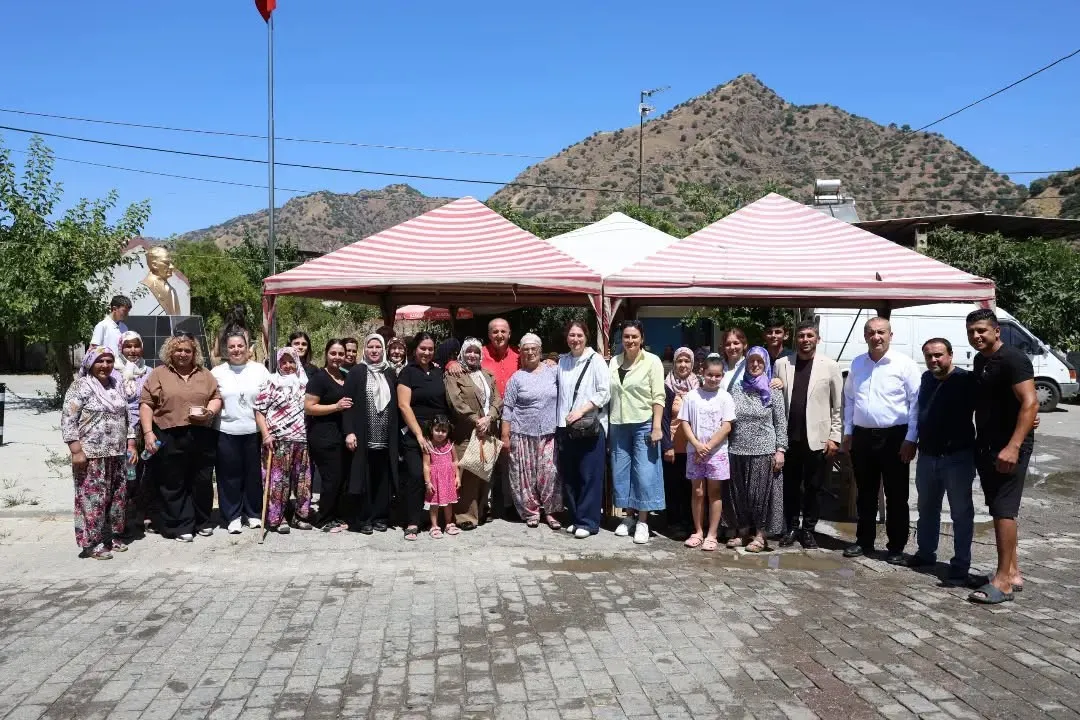 İncirliova'da aşure sofrasında birlik mesajı: Başkan Kaya mahalleliyle bir araya geldi