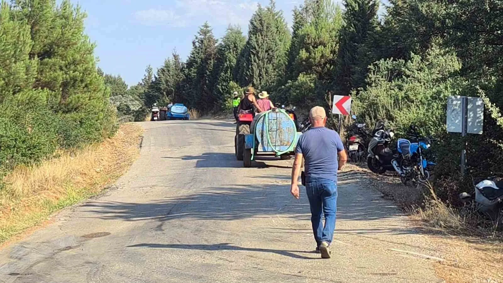 Alevler Gökova'ya ulaşmadan durduruldu: Köylüler traktörleriyle yangın hattında