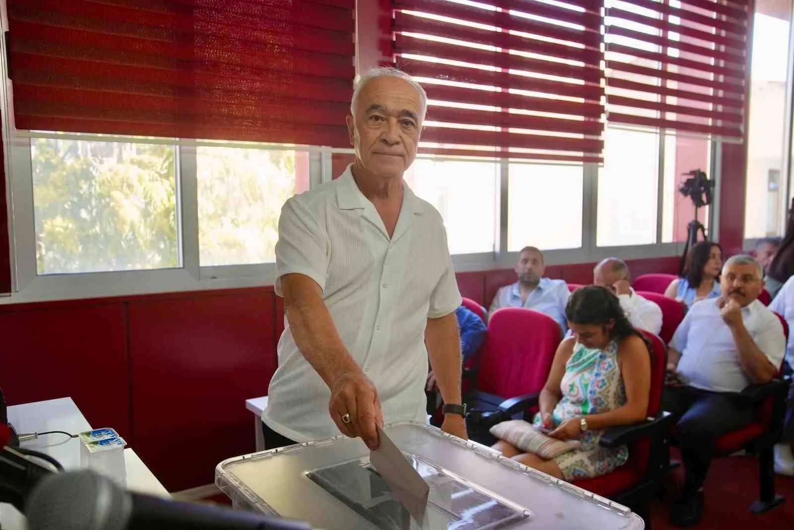Seferihisar'da kritik seçim: Belediye Meclisi yeni başkan vekilini seçti