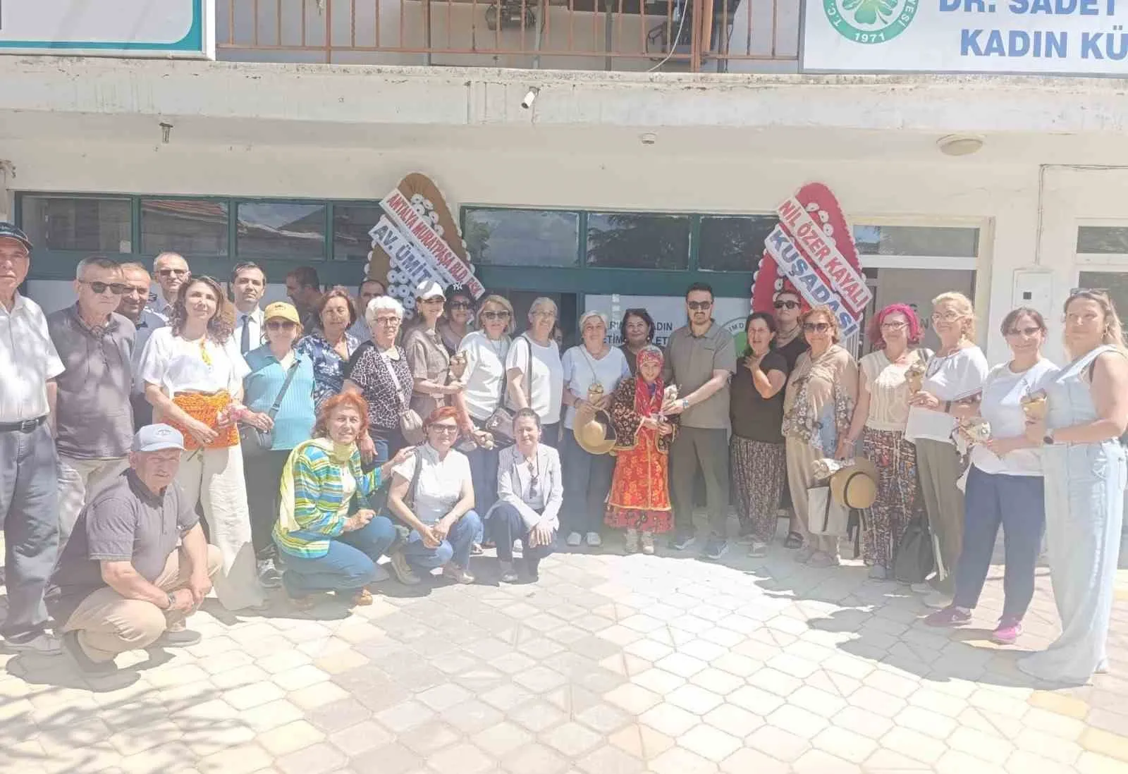 Tarladan sofraya kadın dayanışması: Kuşadalı üreticiler Isparta’da haşhaşın peşinde