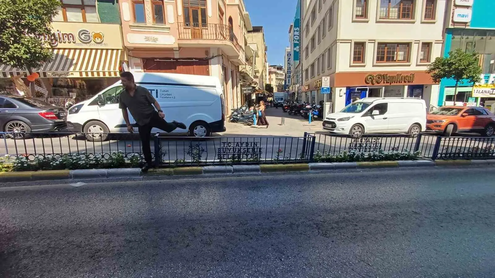 Efeler'de her gün ölümle dans: Hükümet Bulvarı'nda yaya geçidi isyanı