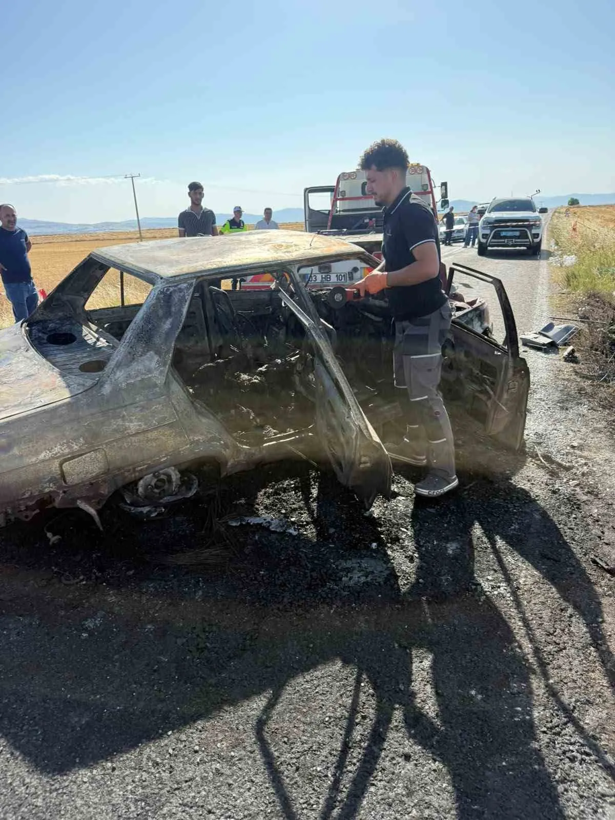 Emirdağ yolunda dehşet anları: Çarpışma sonrası araç alev topuna döndü
