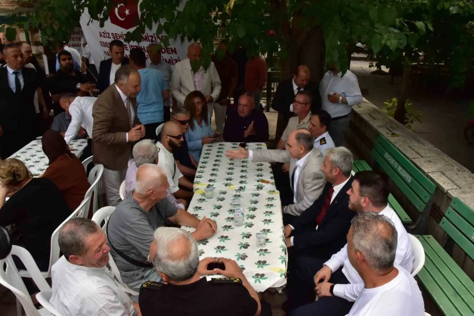 Manisa'da anlamlı buluşma: Aşure kazanları vefa için kaynadı