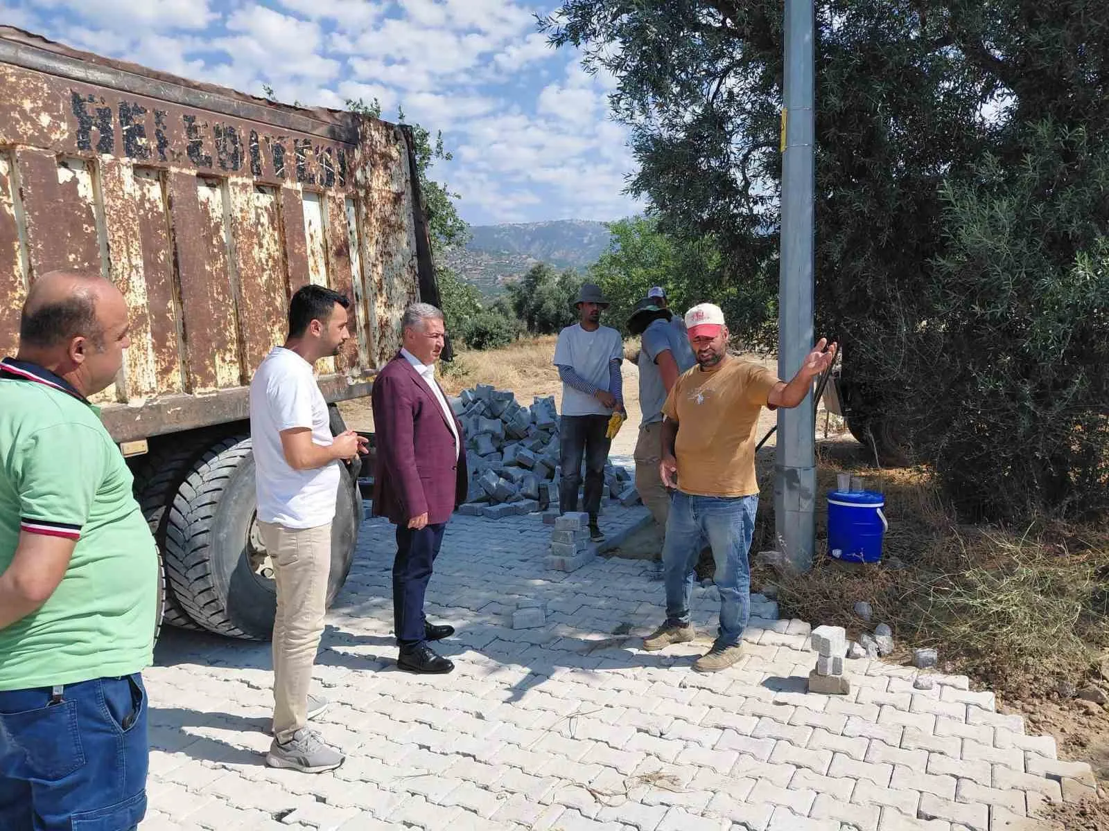 Buharkent’te sokaklara estetik dokunuş: İstiklal Mahallesi’nde hummalı çalışma