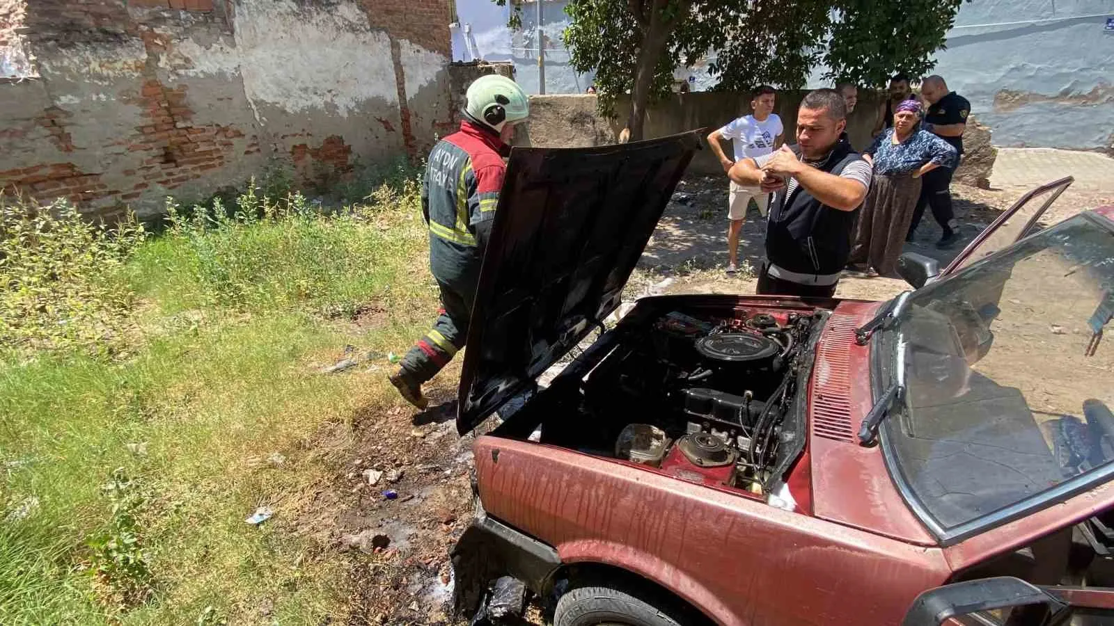 Nazilli'de kontak çevirdiği otomobil bir anda alev topuna döndü