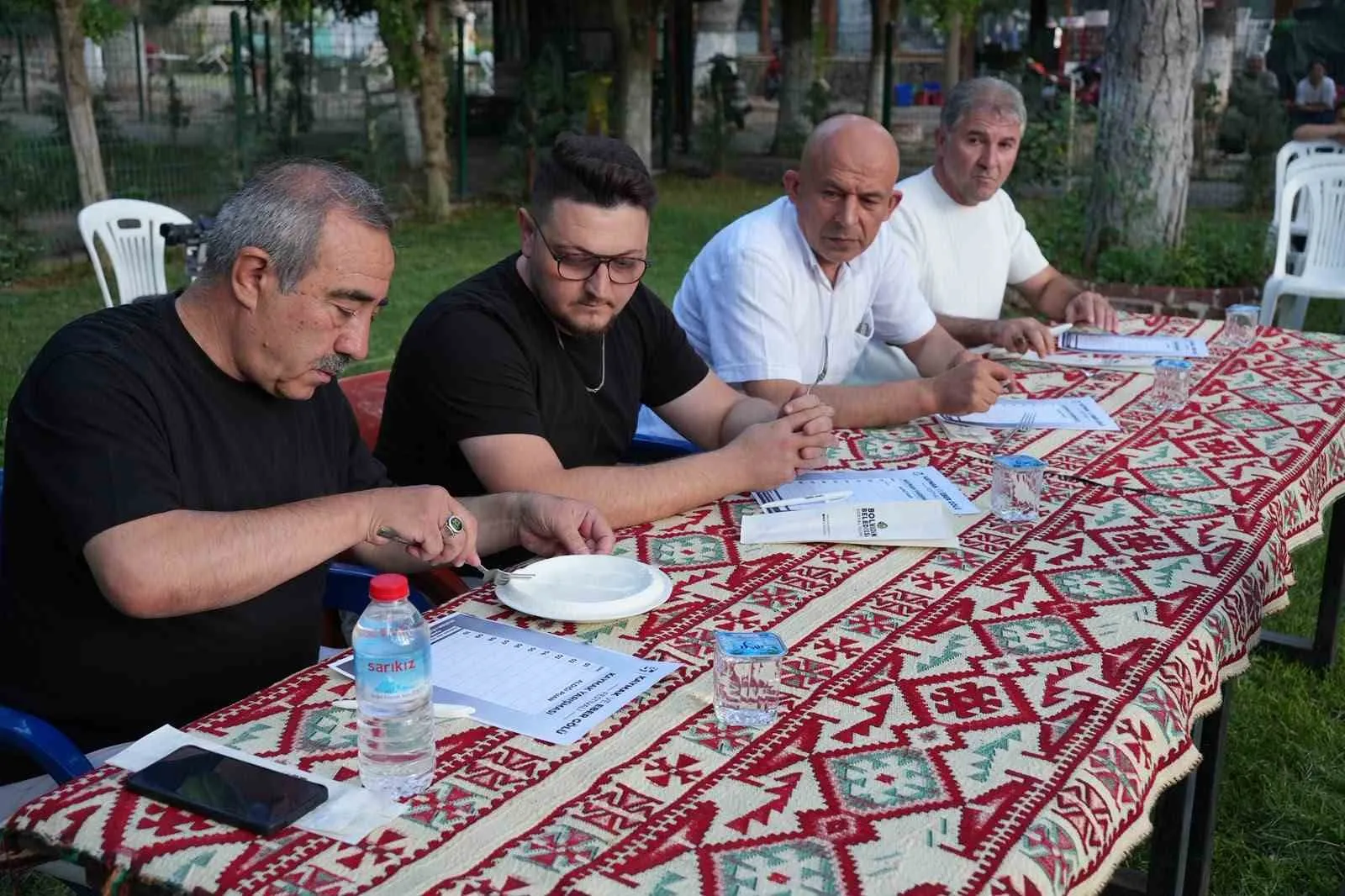 Bolvadin’de kaymak ustalari hünerlerini konusturdu: Zirvenin sahibi belli oldu