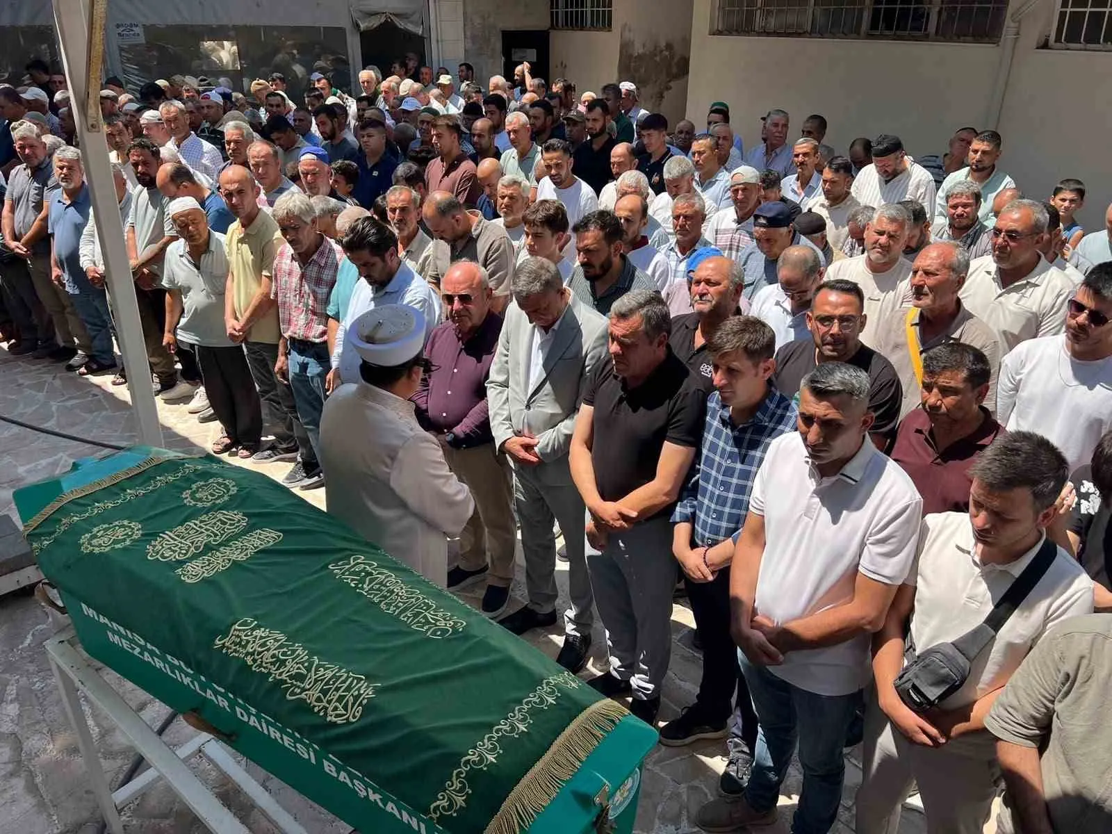 Manisa'daki kaza sonrası hüzünlü veda: İki can toprağa verildi