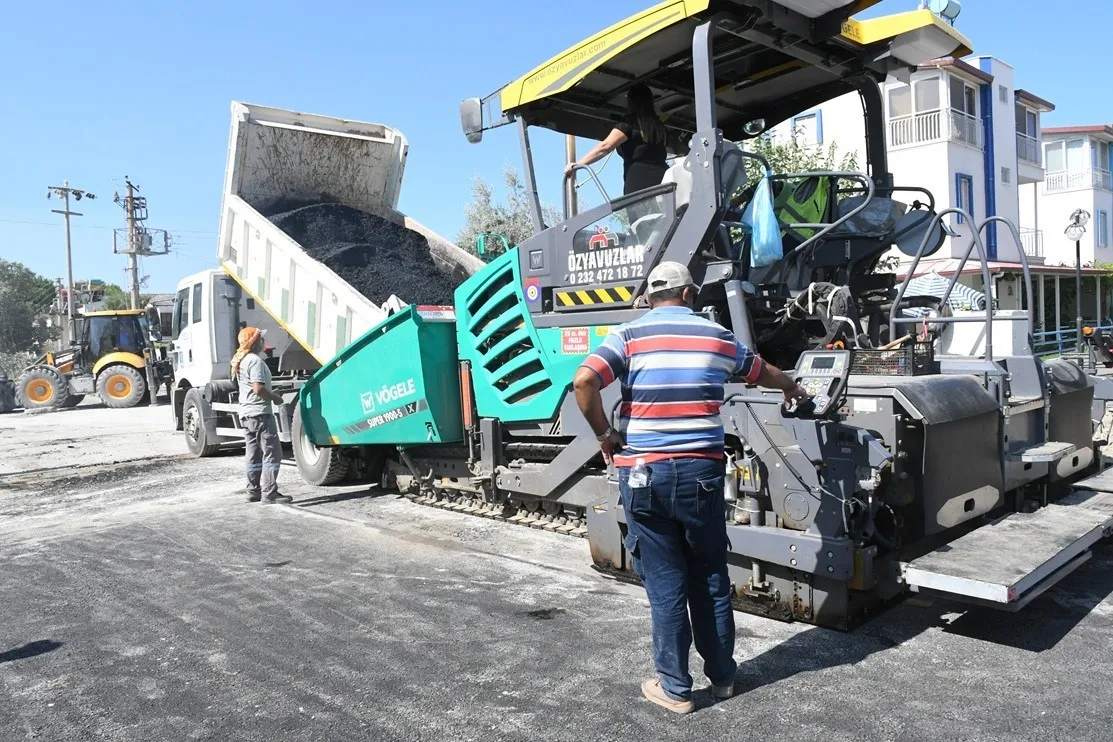 Kuşadası'nda ulaşım seferberliği: Mustafa Birden Sokak trafiğe açılıyor
