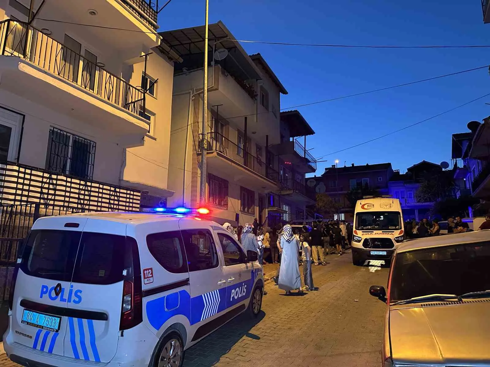 Uşak’ta dut hasadı faciayla bitti: Çatıdan düşen 57 yaşındaki adam kurtarılamadı