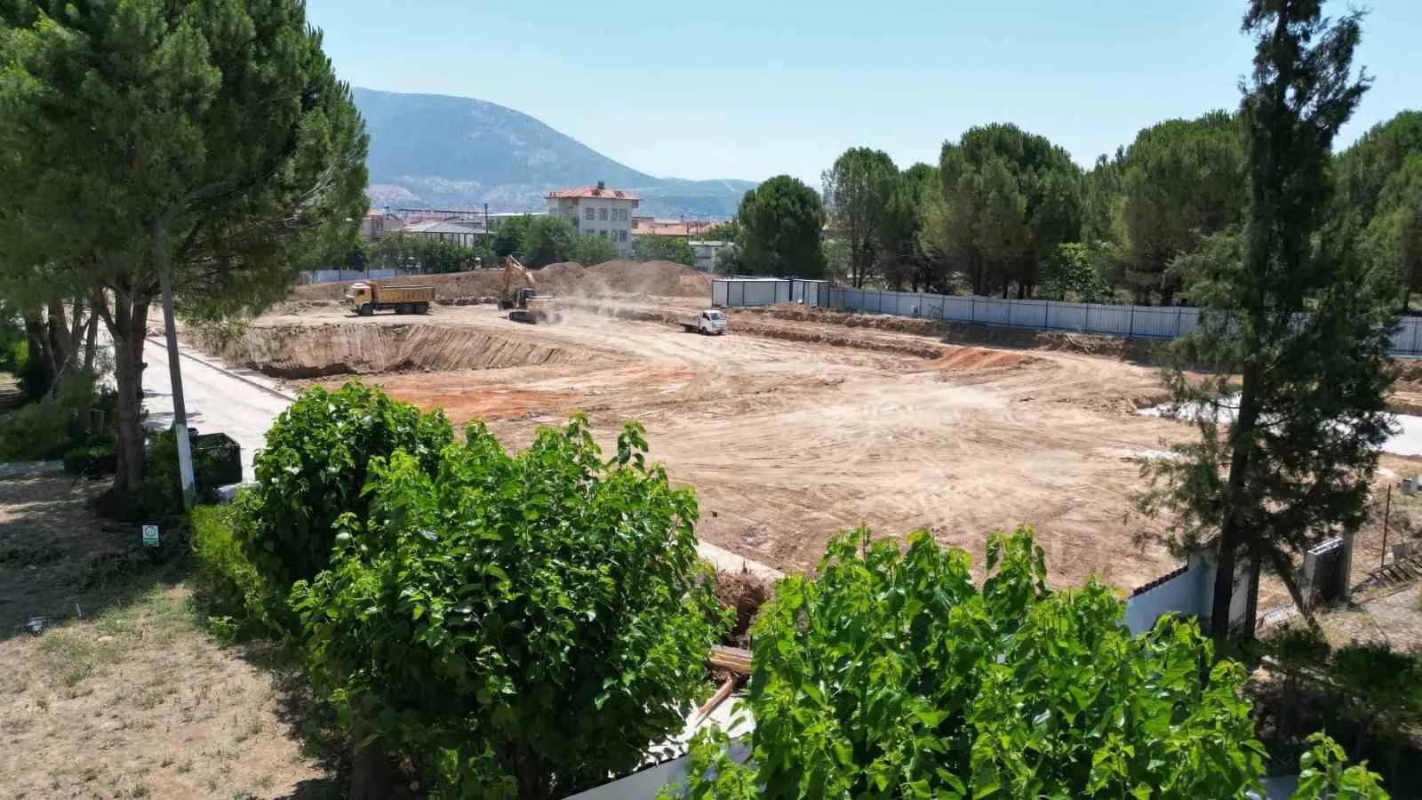 Muğla’da dilsiz dostlar için dev sağlık üssü: Milas’ta ilk kazma vuruldu