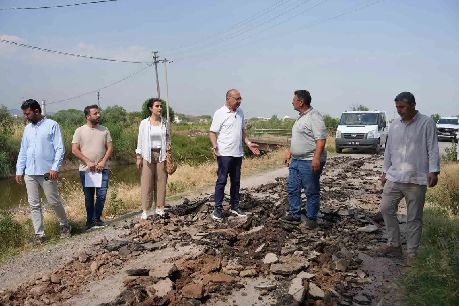 Turgutlu’da asfalt seferberliği: Çiftçinin yol çilesi tarih oluyor