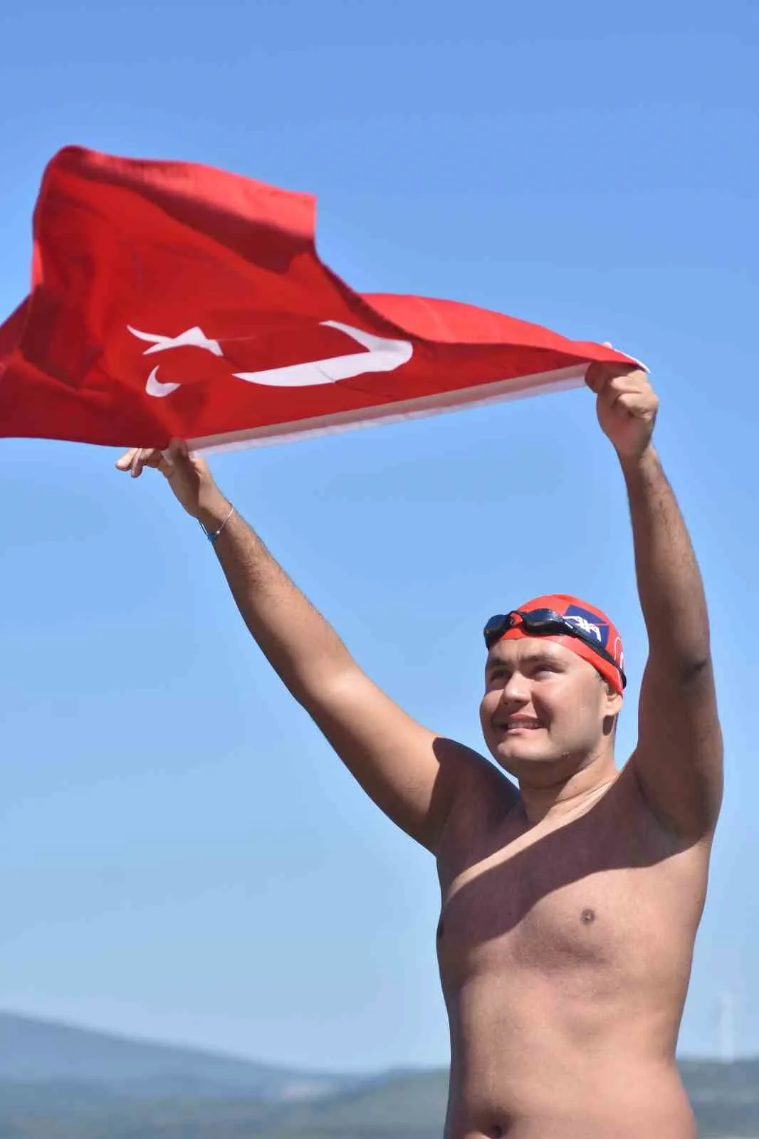 Soğuk sulara meydan okuyan şampiyon: Tuna Tunca’dan Kuzey Kanalı’nda dev adım