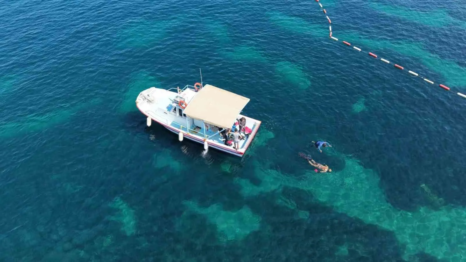 Bodrum sularında temizlik mesaisi: Denizden çıkanlar şaşkına çevirdi