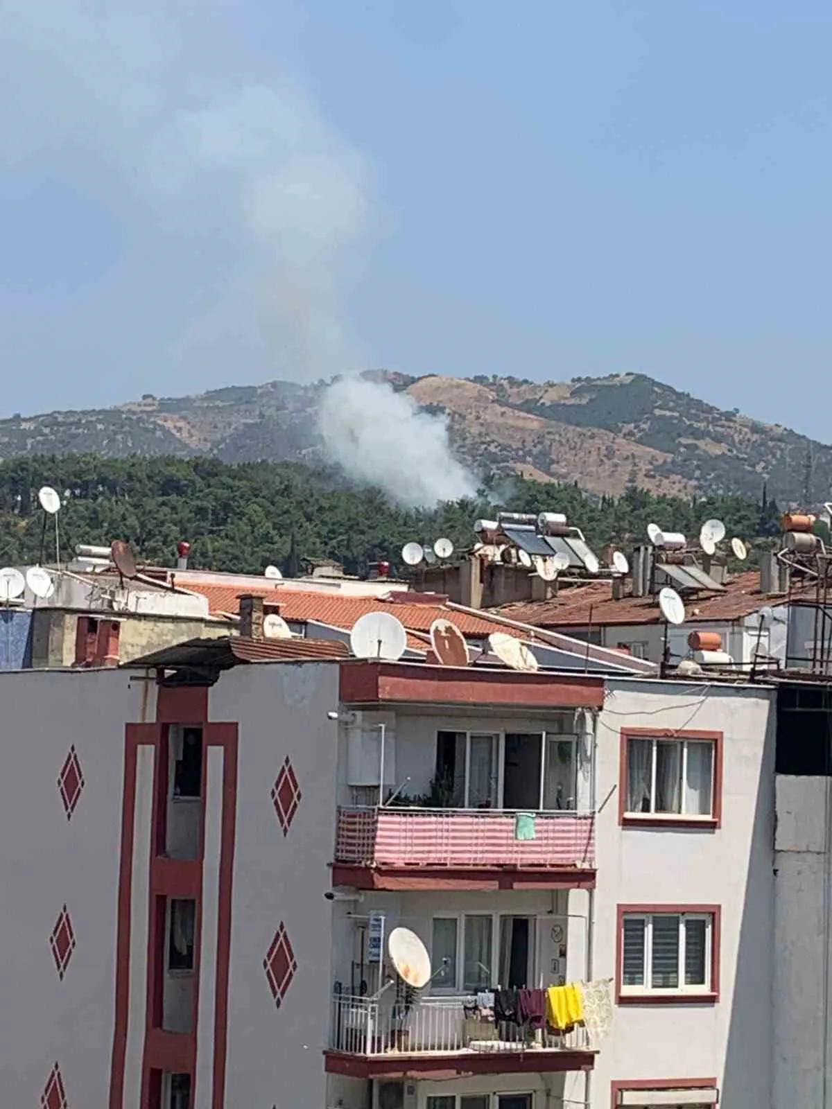 Aytepe’de dumanlar yükseldi: İtfaiyenin zamanında müdahalesi faciayı engelledi