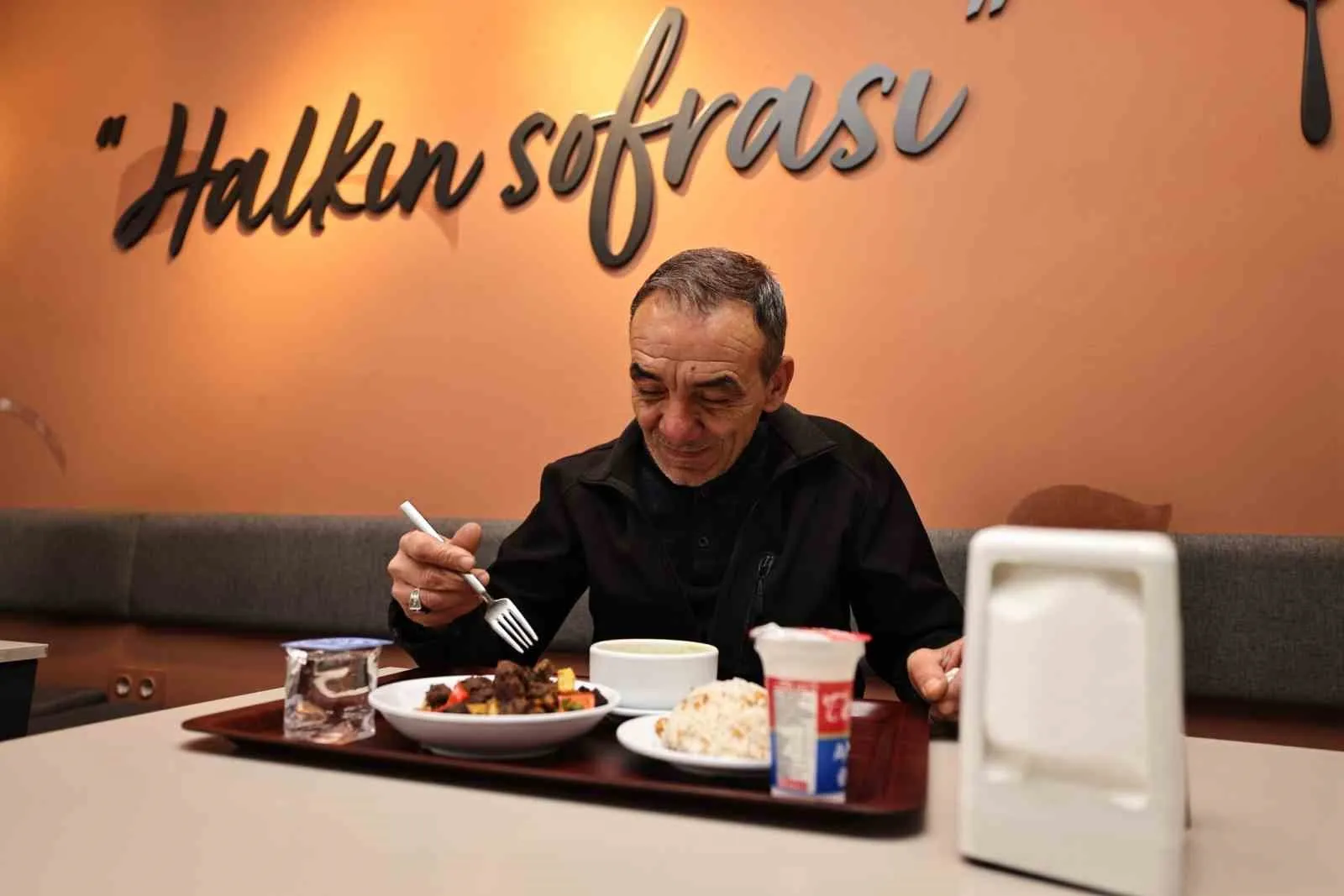 Denizli’de dayanışma sofraları dolup taşıyor: 164 bin öğünlük destek