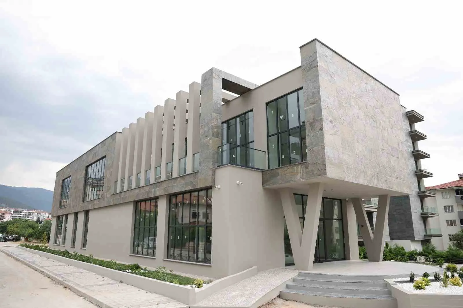 Servergazi’de bilgi dolu günler başlıyor: Modern kütüphanede geri sayım sona erdi