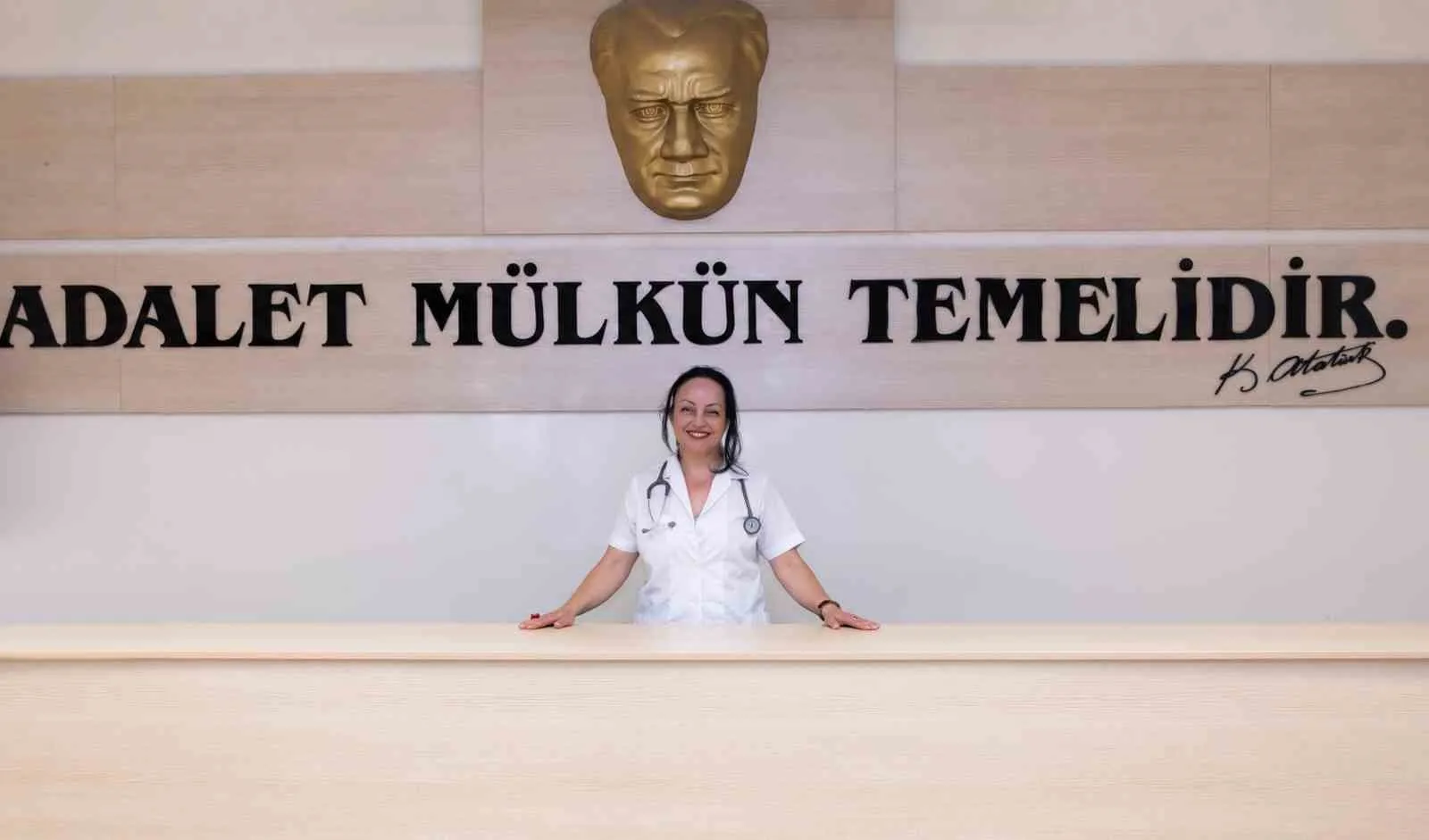 Okul sıralarına yıllar sonra dönen iki anneden büyük başarı: Diplomalarını gururla aldılar