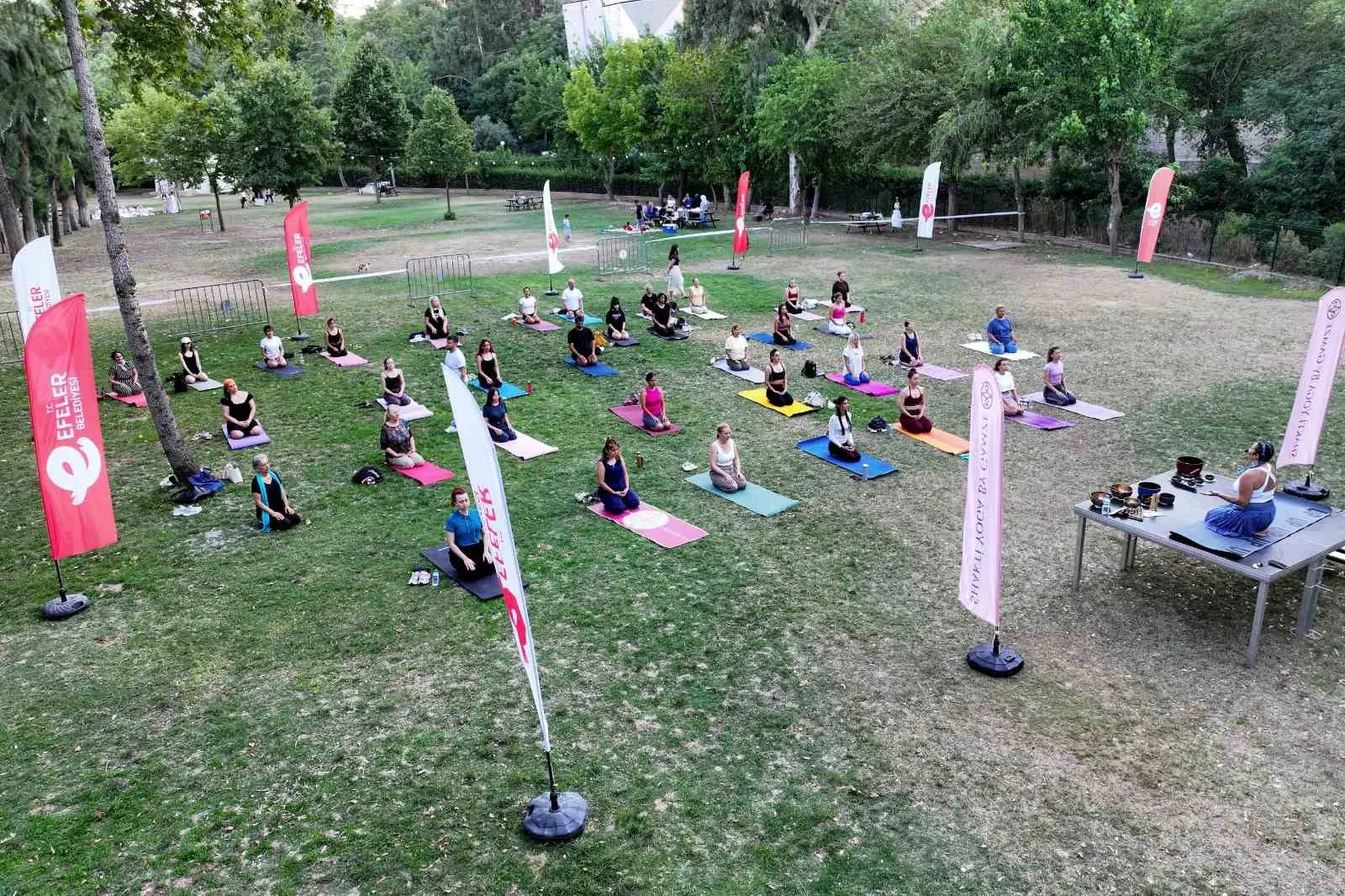 Efeler’de gün batımı huzuru: Pınarbaşı’nda yoga buluşması