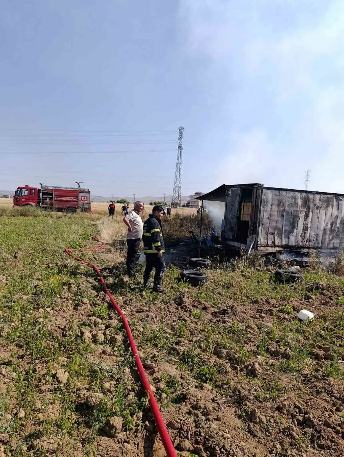 Sandıklı’da korkutan yangın: Bağ evi küle döndü