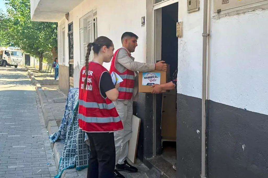 Efeler'de sofralar Kardeş Eli ile şenleniyor: Sosyal belediyecilikte yeni dönem