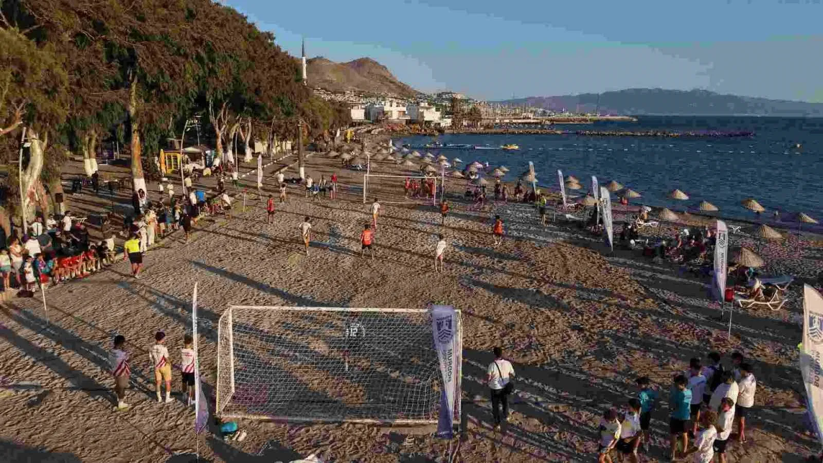 Bodrum’da kumsallar minik yeteneklerin rekabetine sahne oluyor