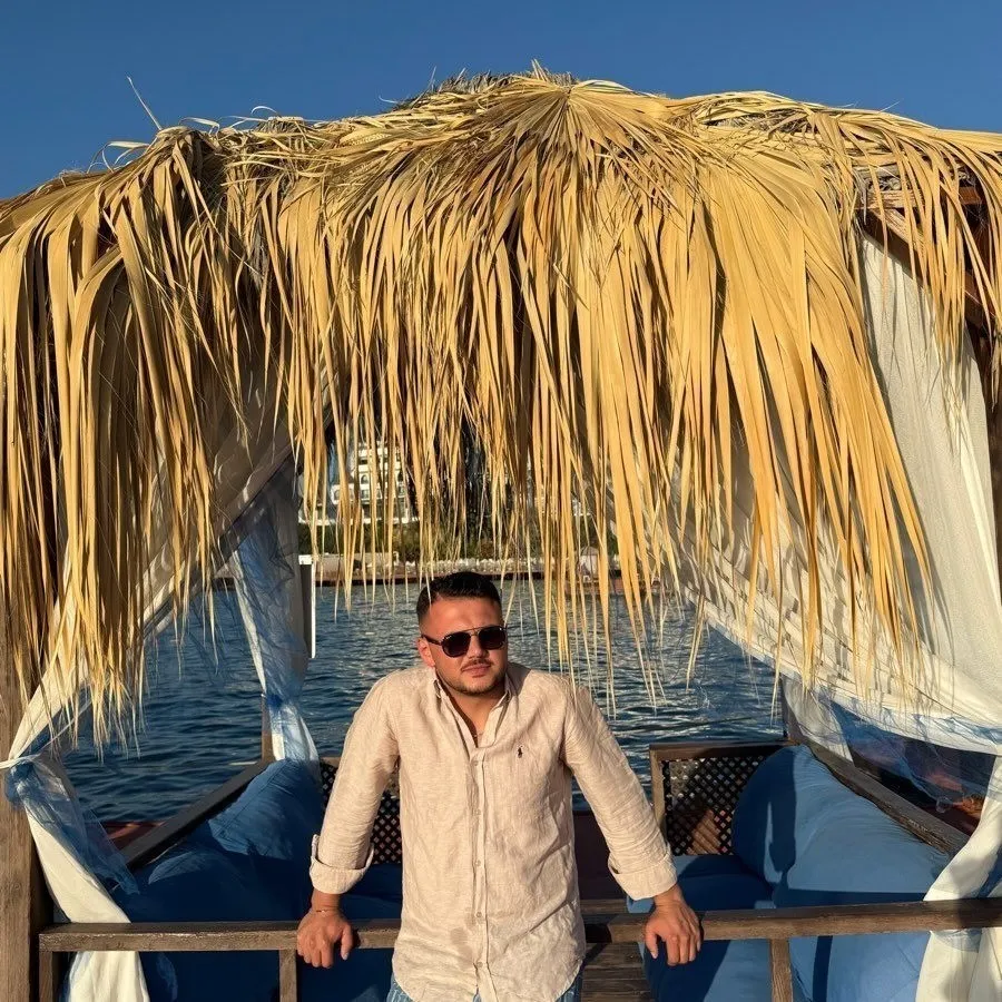 Kuşadası’ndaki dehşet kamerada: Vurdukları genci yerde dakikalarca dövdüler