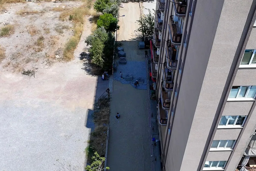 Efeler'de okul yolları yenileniyor: Öğrenciler için daha güvenli ulaşım dönemi